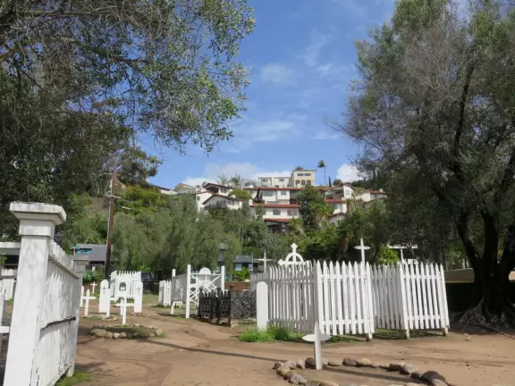 Cute, bright historic area with cafes and gift shops, and a lovely park in front of Temple Beth Israel. Nice views of hills covered in houses and desert plants.