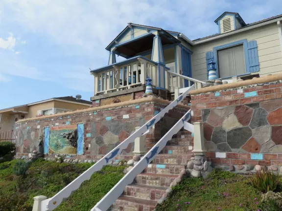 Adorable houses with gardens full of flowers, and streets leading down to lookout points over the ocean.