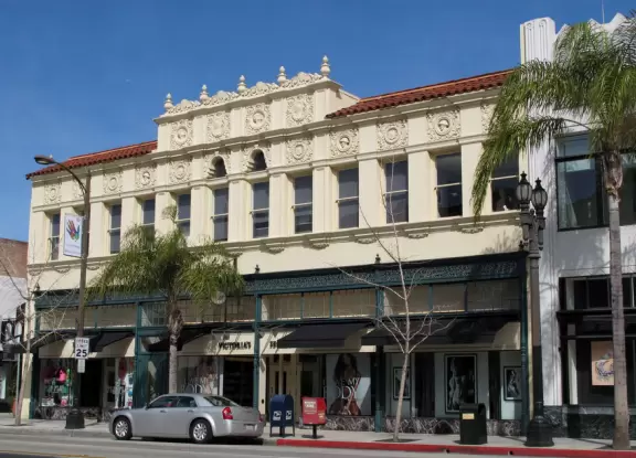 Pristine Beaux Arts storefronts, sidewalk cafes, Europane bakery, and every shop you could want including H &amp; M.