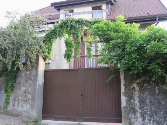 It's nice to walk up Rampe du Chateau and see the castle from above the town.