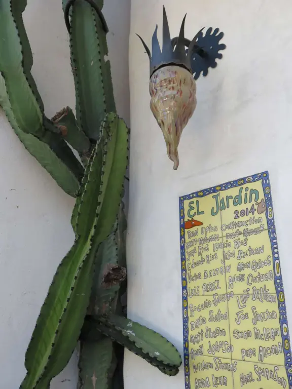 A walk amongst Santa Barbara's colonial history and beautiful Spanish-Moorish architecture.