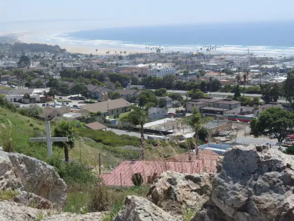 A lovely park in Pismo Heights with playground, sloped lawn with picnic areas, and best of all- rocky lookout with spectacular views of the coastline.