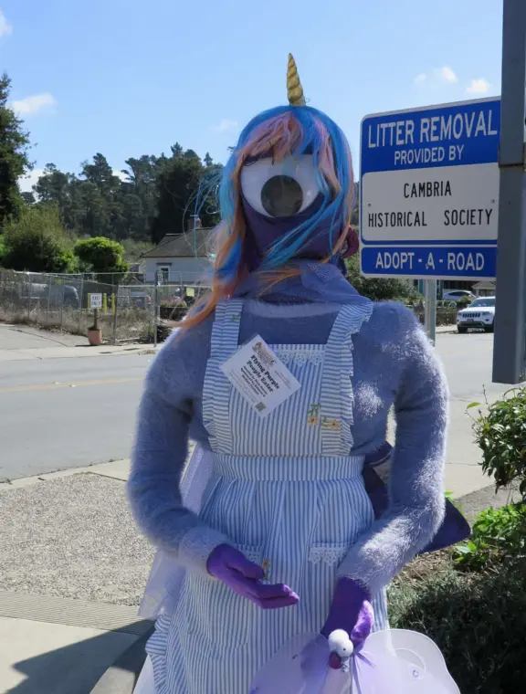 Dozens of scarecrows around Cambria East, Cambria West, Moonstone Drive, and San Simeon! In front of businesses. Very fun!