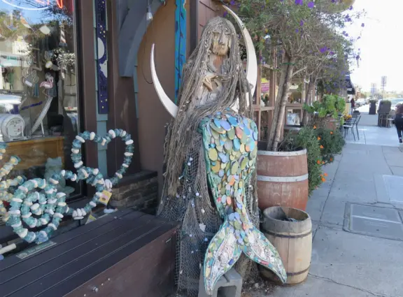Dozens of scarecrows around Cambria East, Cambria West, Moonstone Drive, and San Simeon! In front of businesses. Very fun!