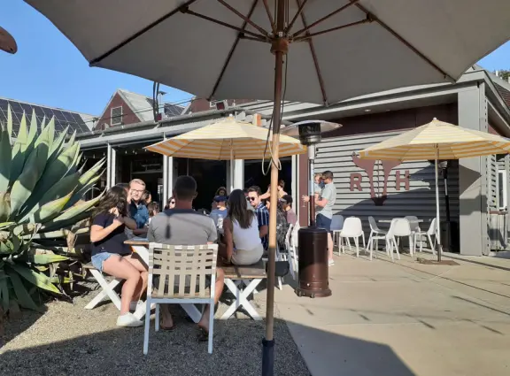 Place to taste beer or spirits, with tons of atmosphere and a happy vibe.