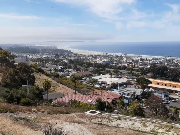 A lovely park in Pismo Heights with playground, sloped lawn with picnic areas, and best of all- rocky lookout with spectacular views of the coastline.