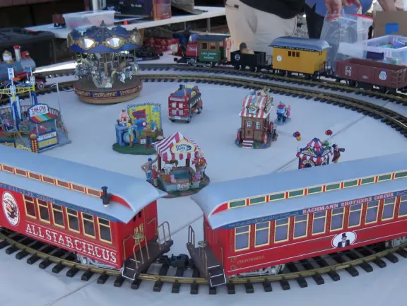 Railroad station with a few popular cafes, and small museum with beautifully-restored 1926 cafe-observation car and a model railroad of SLO county upstairs.