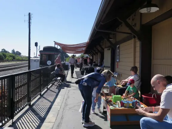 Railroad station with a few popular cafes, and small museum with beautifully-restored 1926 cafe-observation car and a model railroad of SLO county upstairs.