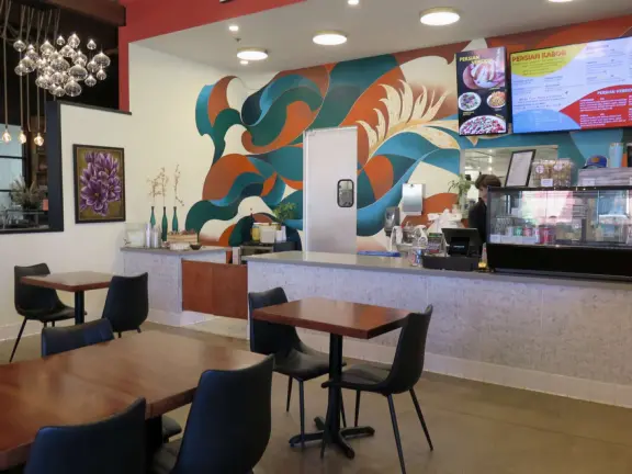 Coffee shop, food court, ice cream and pastry shops, brewery, gift shop and market, outdoor public spaces with fire pit and tables and selfie spots galore, farm with donkeys, goats, and alpaca! Also called San Luis Ranch.