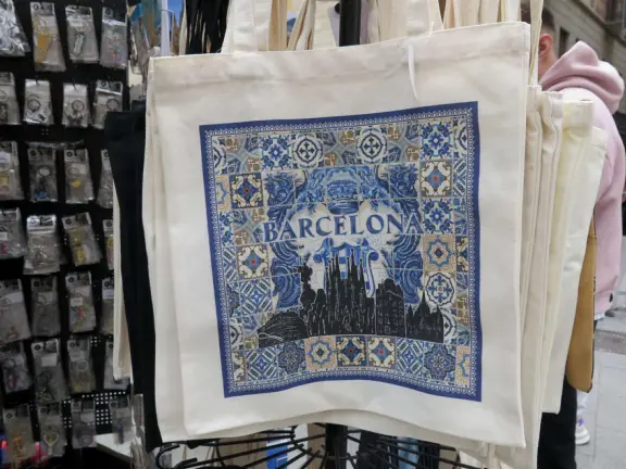 I like this tote bag! There are many vendors in the squares of the Gothic Quarter. 