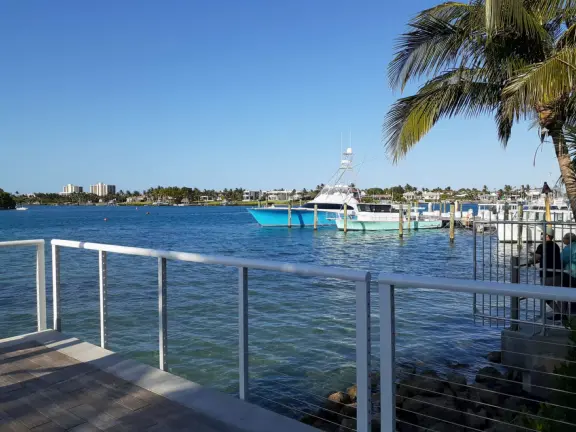 Gorgeous place on the Jupiter inlet across from the lighthouse, with restaurants and a walkway.