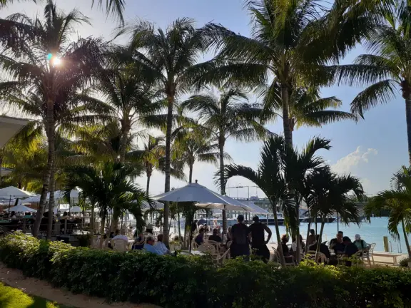 Gorgeous place on the Jupiter inlet across from the lighthouse, with restaurants and a walkway.