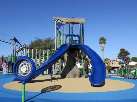 City park with amphitheatre, huge lawn, and incredible playground for kids! Fantastic free summer concerts!