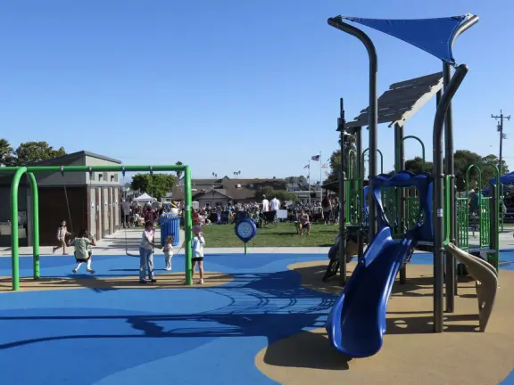 City park with amphitheatre, huge lawn, and incredible playground for kids! Fantastic free summer concerts!