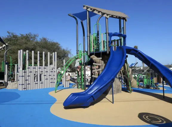 City park with amphitheatre, huge lawn, and incredible playground for kids! Fantastic free summer concerts!