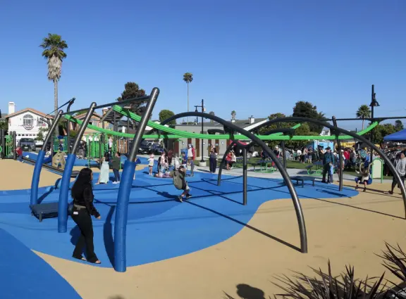 City park with amphitheatre, huge lawn, and incredible playground for kids! Fantastic free summer concerts!