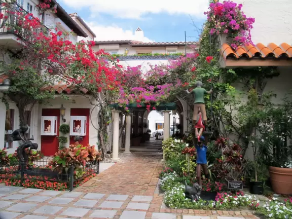 A sumptuous street with Spanish archways and courtyards and unique shops for the extremely rich.