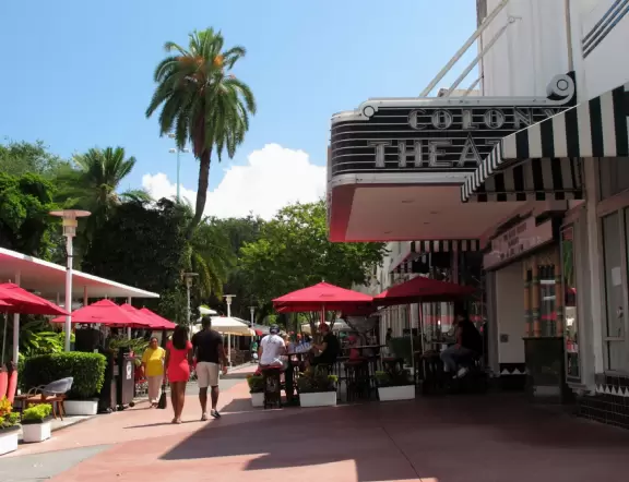 Gorgeous pedestrian-only street with exquisite tropical landscaping and sidewalk cafes galore.